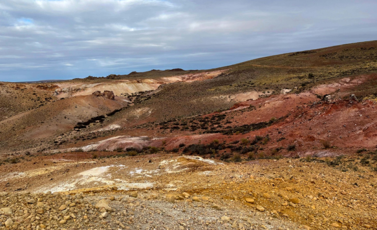 Santa Cruz: tres empresas mineras pidieron explorar más de 19.000 hectáreas en el Macizo del Deseado